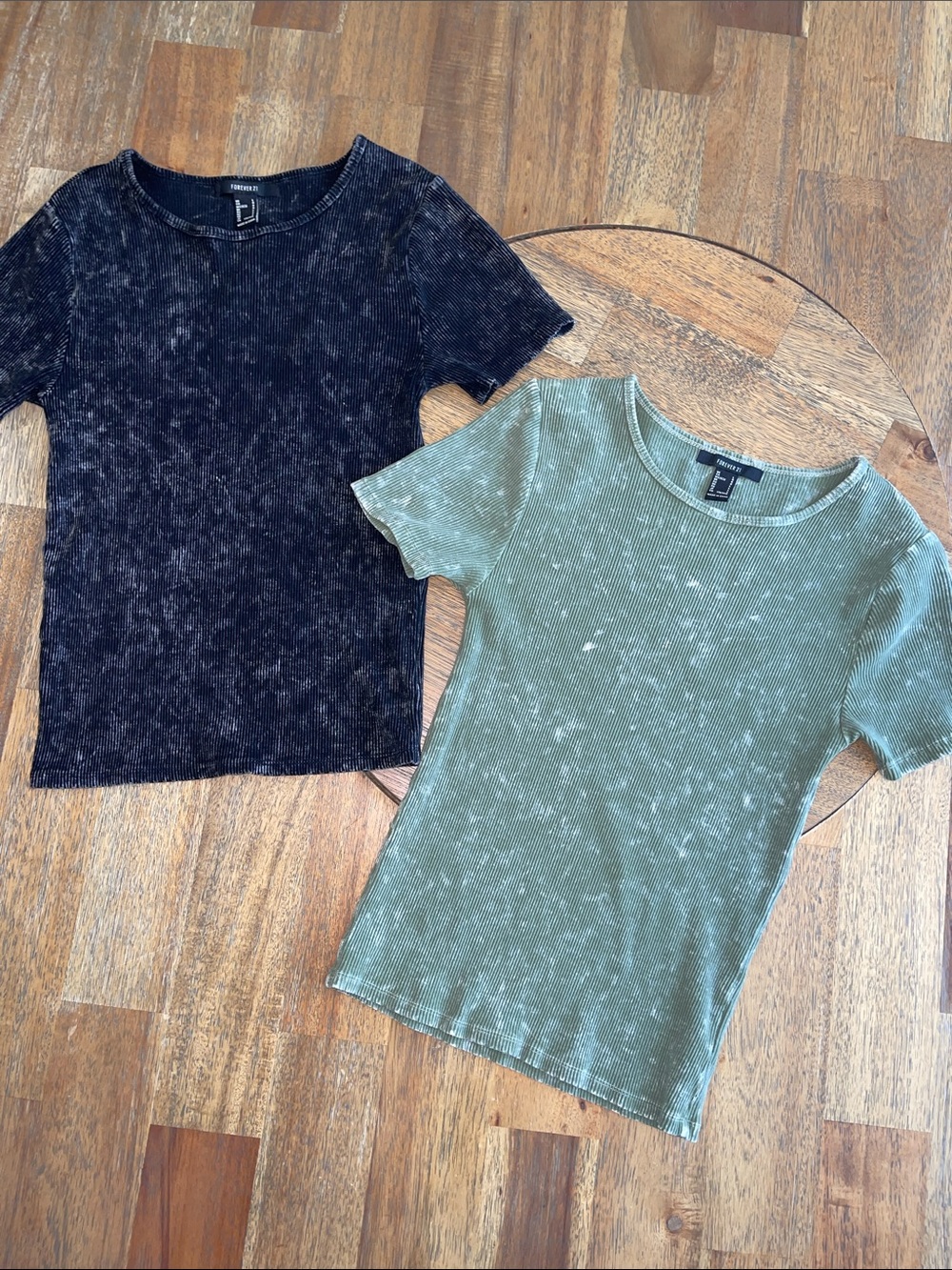 Forever 21 Acid Wash Ribbed Short Sleeve Tees Black Olive Green 2 Pack Large